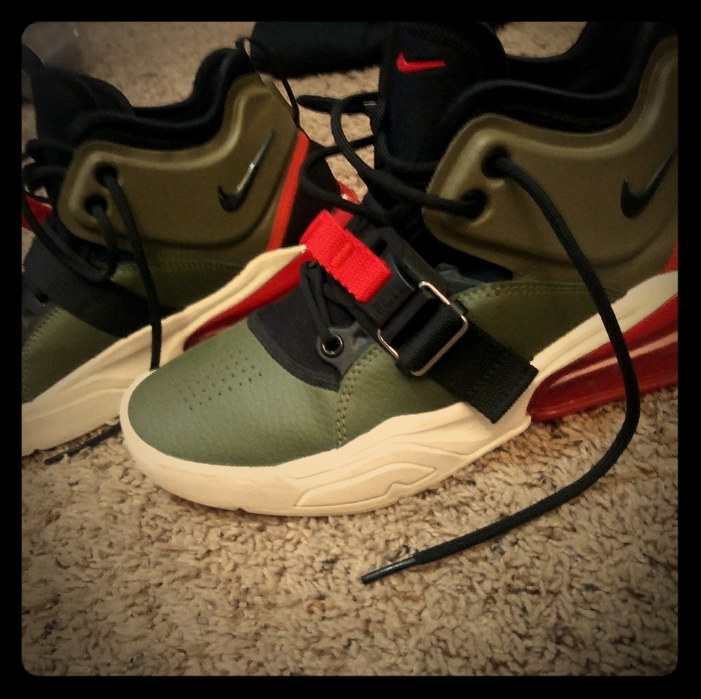 Nike Air Force 270